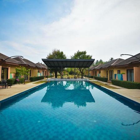 Green Adamas Resort Chumphon Bagian luar foto